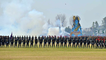स्थापना दिवसमा सैनिक मञ्चमा नेपाली सेनाको हर्ष बढाइँ (तस्वीरहरू)